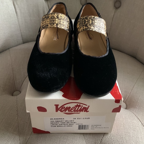 New Venettini Andrea Velvet Shoe - Picture 3 of 8